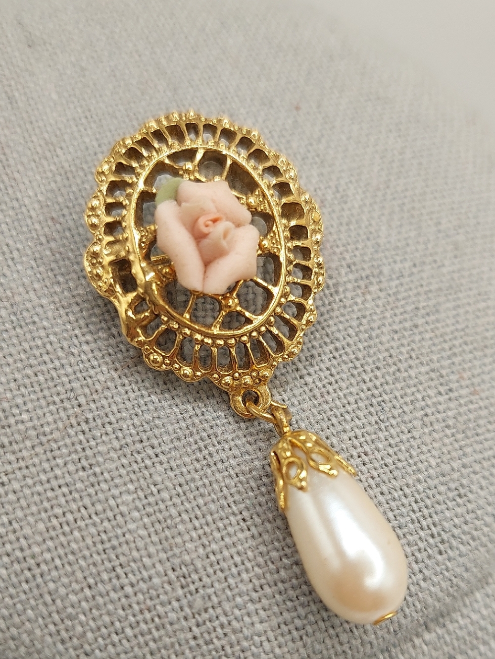 1928 BRAND Gold-Tone Floral Porcelain Rose Drop Pearl Pendant Vintage Brooch EVC